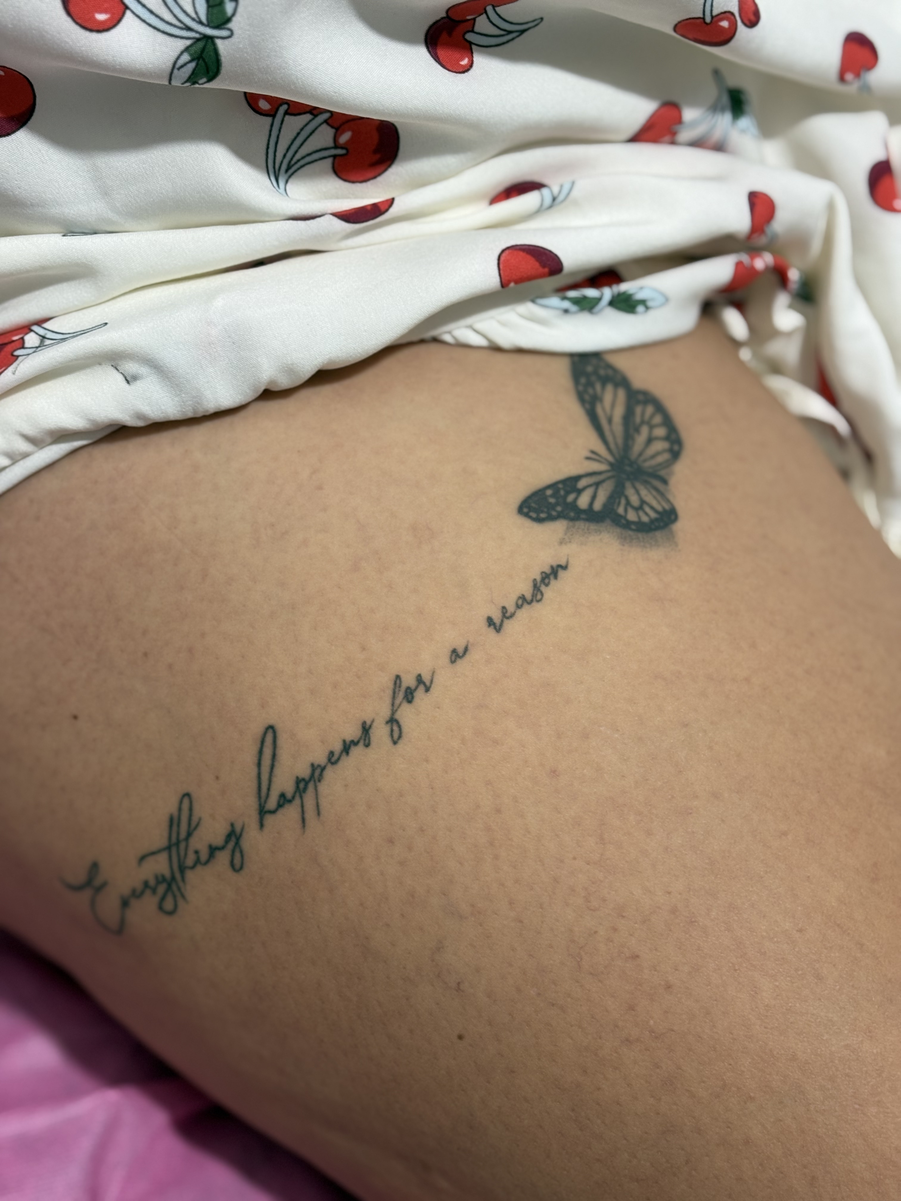 Tatuaje mariposa con frase
