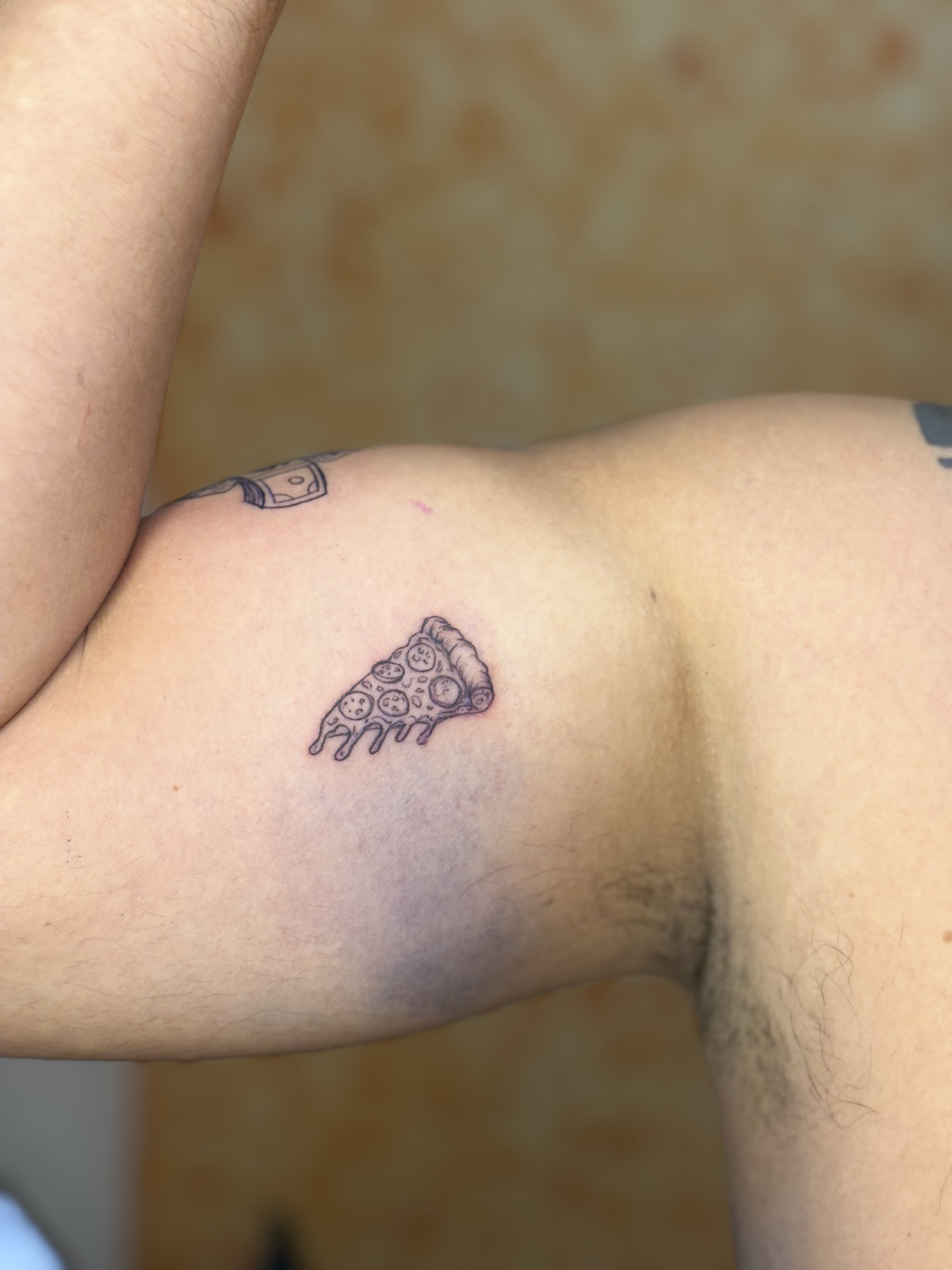 Tatuaje rebanada de pizza